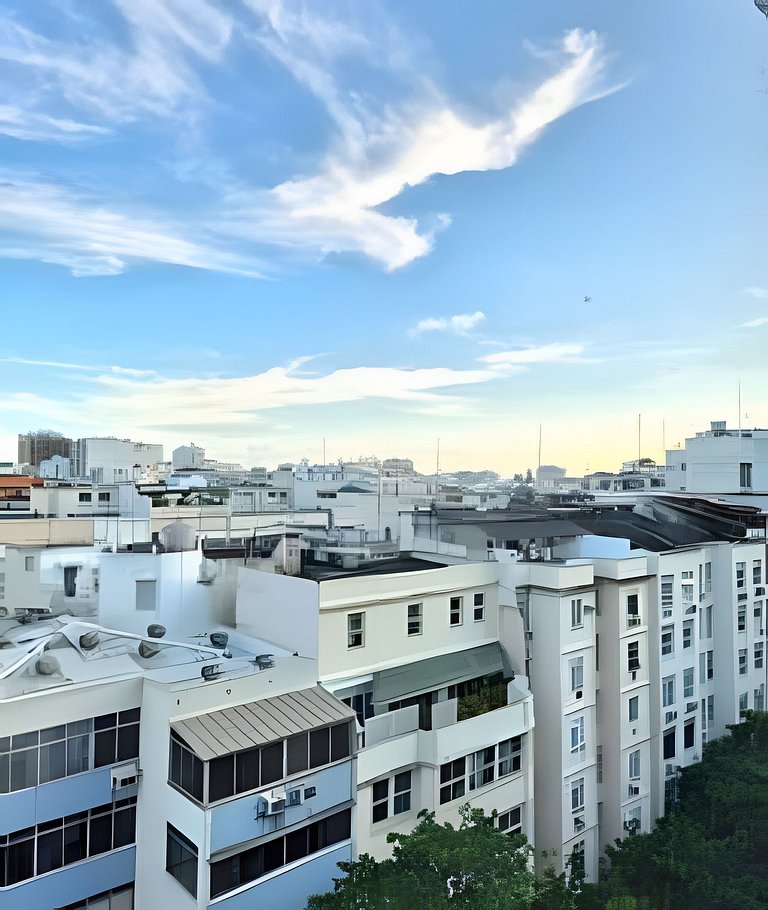 Amplo ao lado do metrô Ipanema