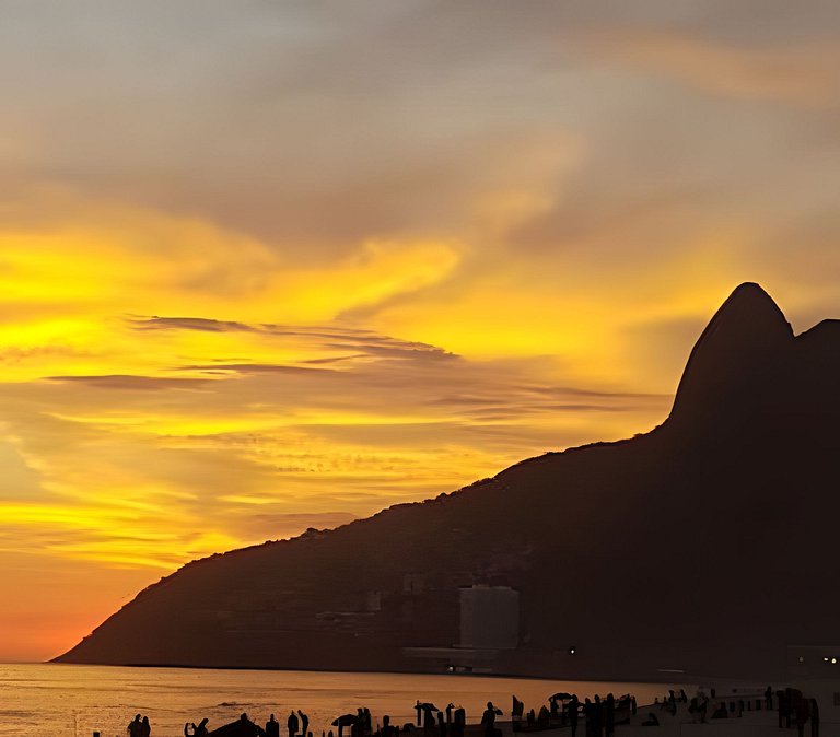 Amplo ao lado do metrô Ipanema
