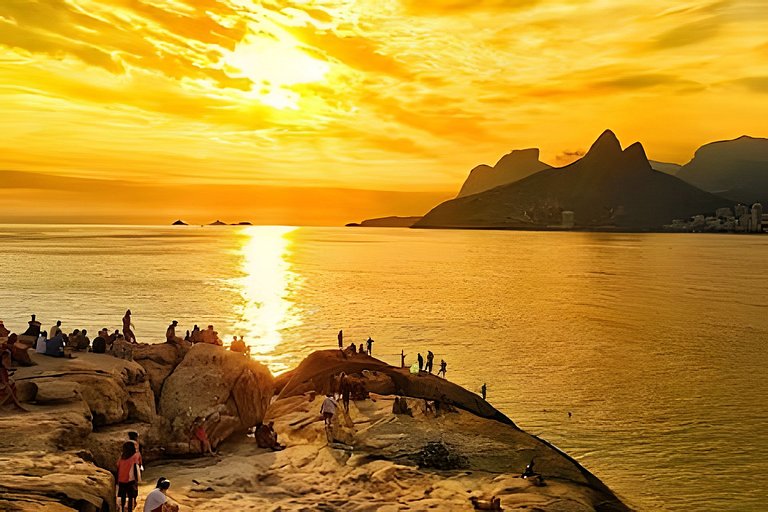 Ipanema com pátio 400m da praia . Good vibes!